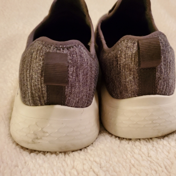 Skechers Go Walk,  men's Size 8/women's size 10.  Heather Gray slip on shoes - Picture 9 of 9